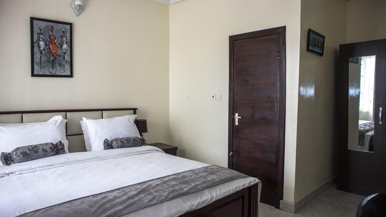 Villa Angelia Hotel Accra Exterior photo