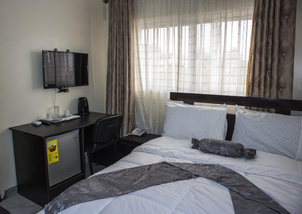Villa Angelia Hotel Accra Exterior photo