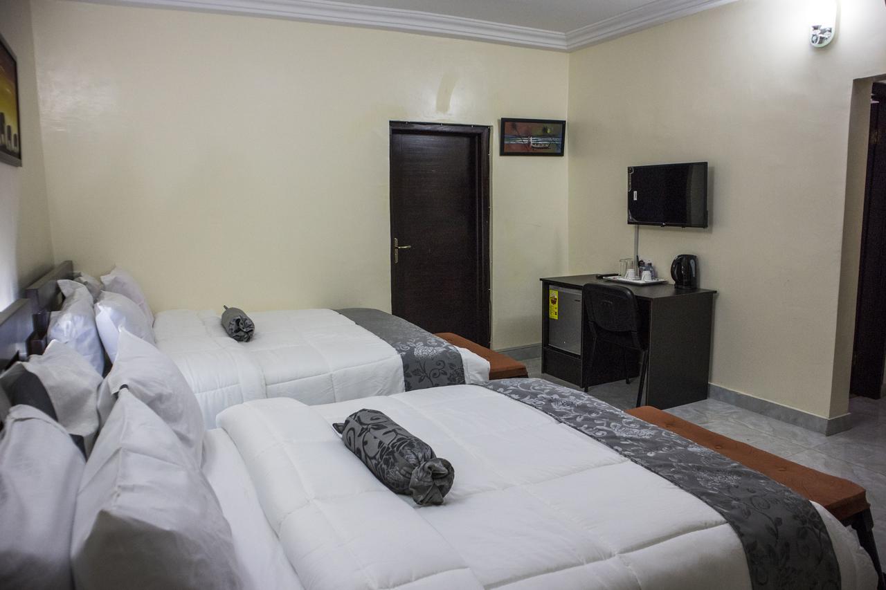 Villa Angelia Hotel Accra Exterior photo